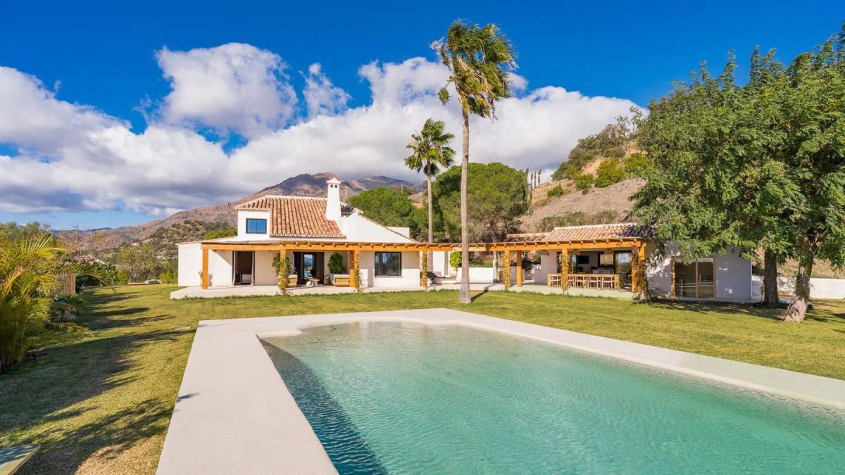 Sale of independent chalet in Barrio Centro, Estepona
photo 1
