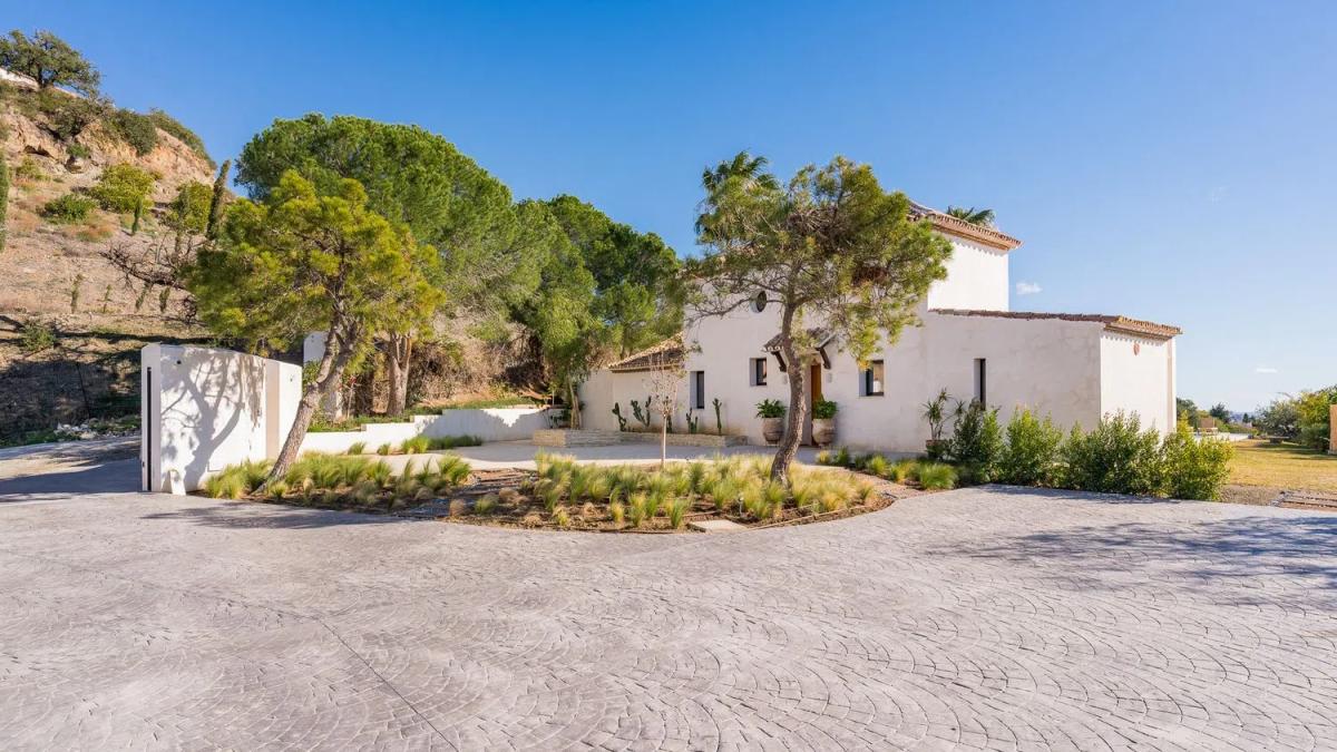 Sale of independent chalet in Barrio Centro, Estepona
photo 2