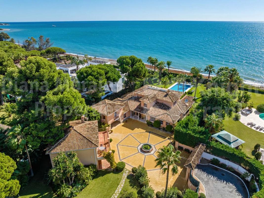 Venta de chalet independiente en Barrio Paraiso-Barronal, Estepona
photo 1