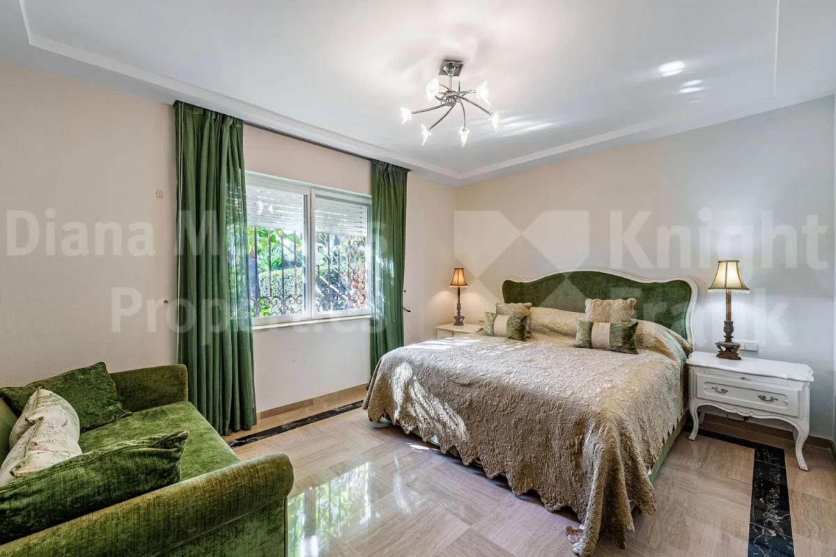Venta de chalet independiente en Barrio Paraiso-Barronal, Estepona
photo 4