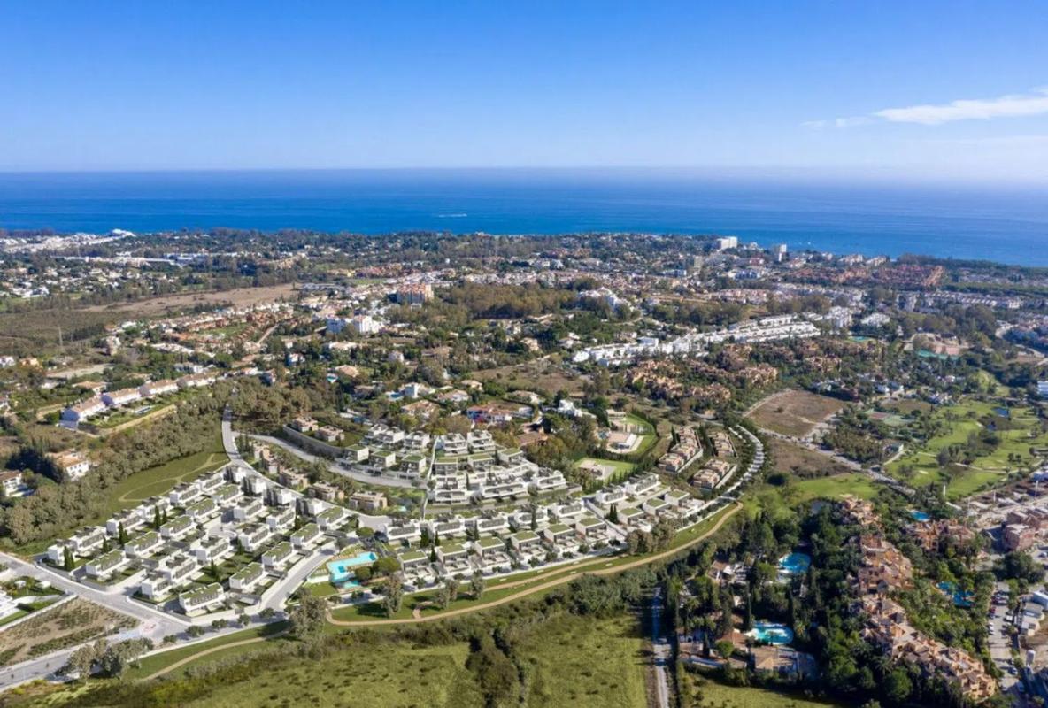 Sale of independent chalet in Calle del Ónice, Estepona
 photo 2