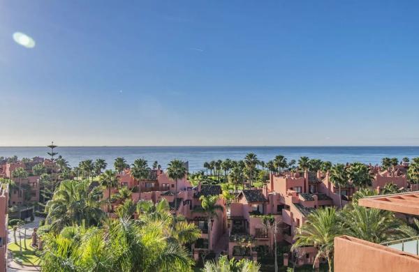 Penthouse for sale in Cl Almohade, Estepona photo 1