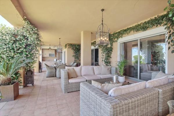Piso en venta en Avenida de la Resina, 80, Estepona thumbnail 1