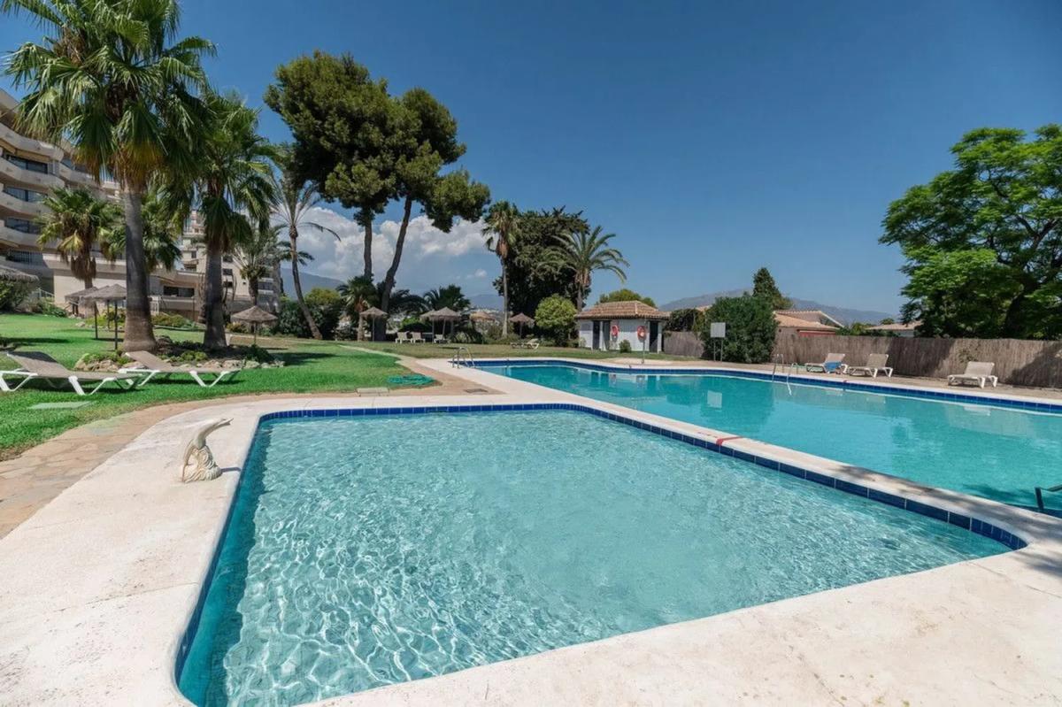 Sale of apartment in Calle Aguamarina, Estepona
photo 1