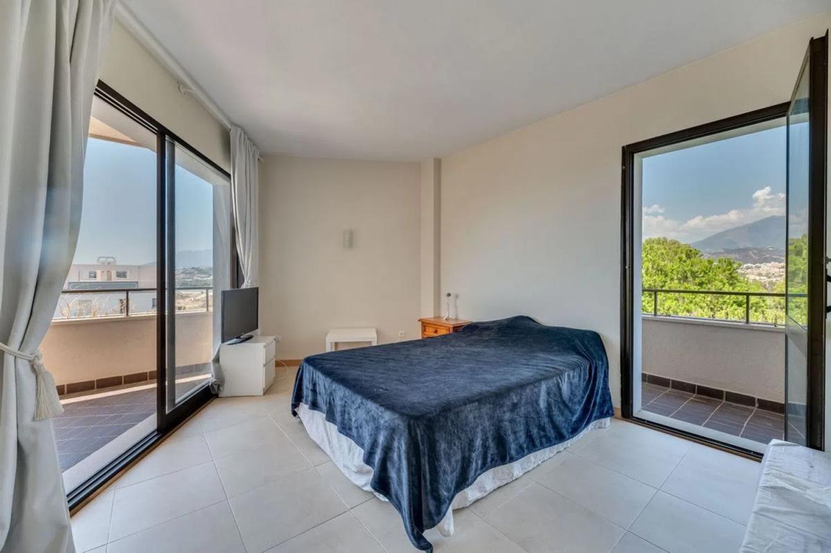 Sale of apartment in Calle Aguamarina, Estepona
photo 3