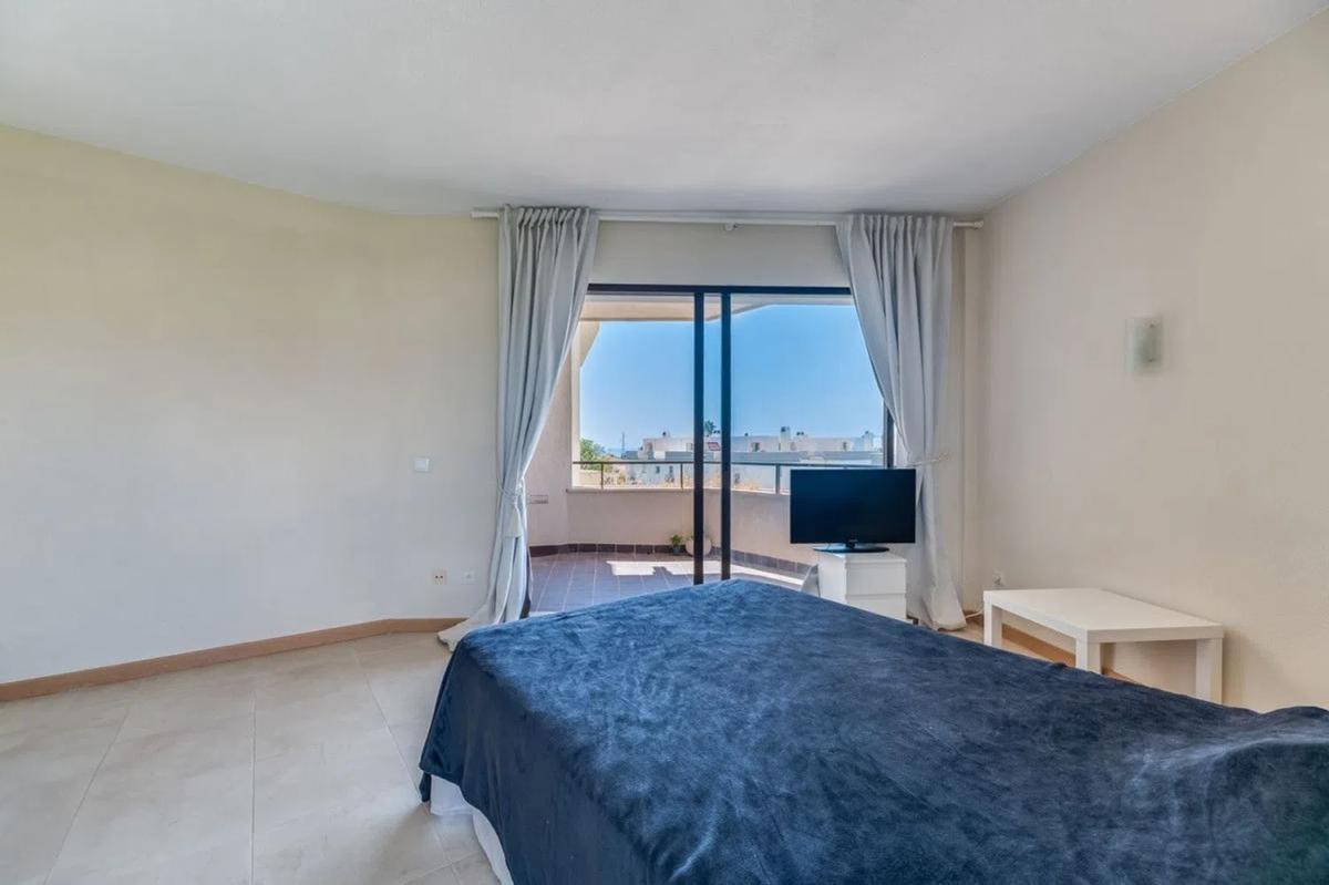 Sale of apartment in Calle Aguamarina, Estepona
photo 4