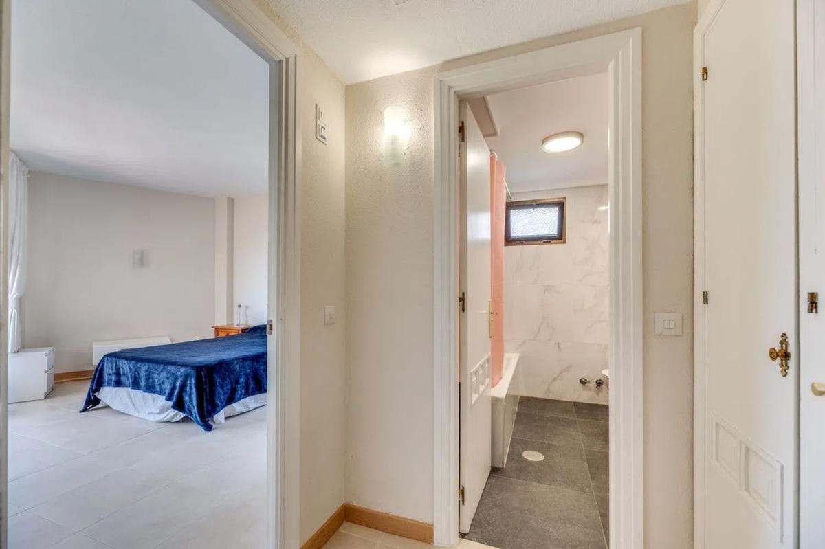 Sale of apartment in Calle Aguamarina, Estepona
photo 5