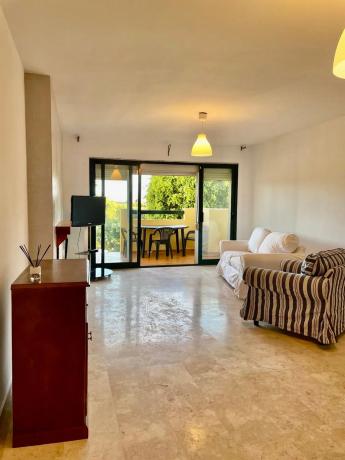 Piso en venta en Calle Colmenar, 50, Estepona photo 1