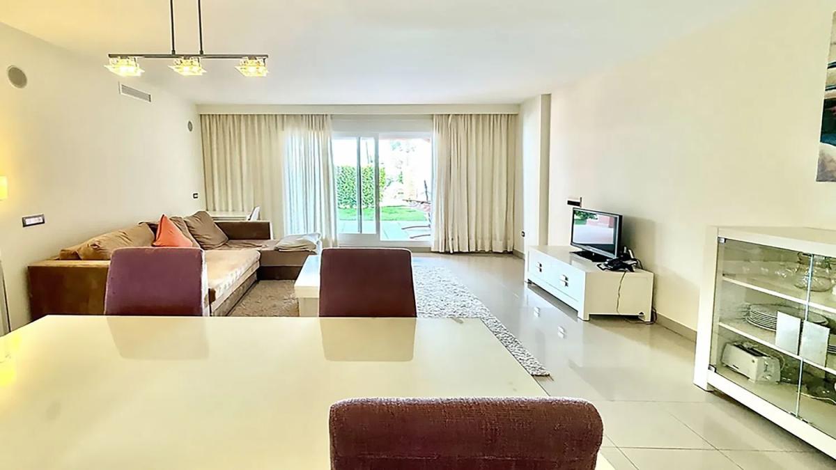 Sale of apartment in Calle Quintana, 30, Estepona
 photo 2
