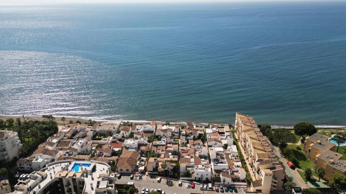 Venta de piso en Avenida del Pirata, Estepona
photo 1