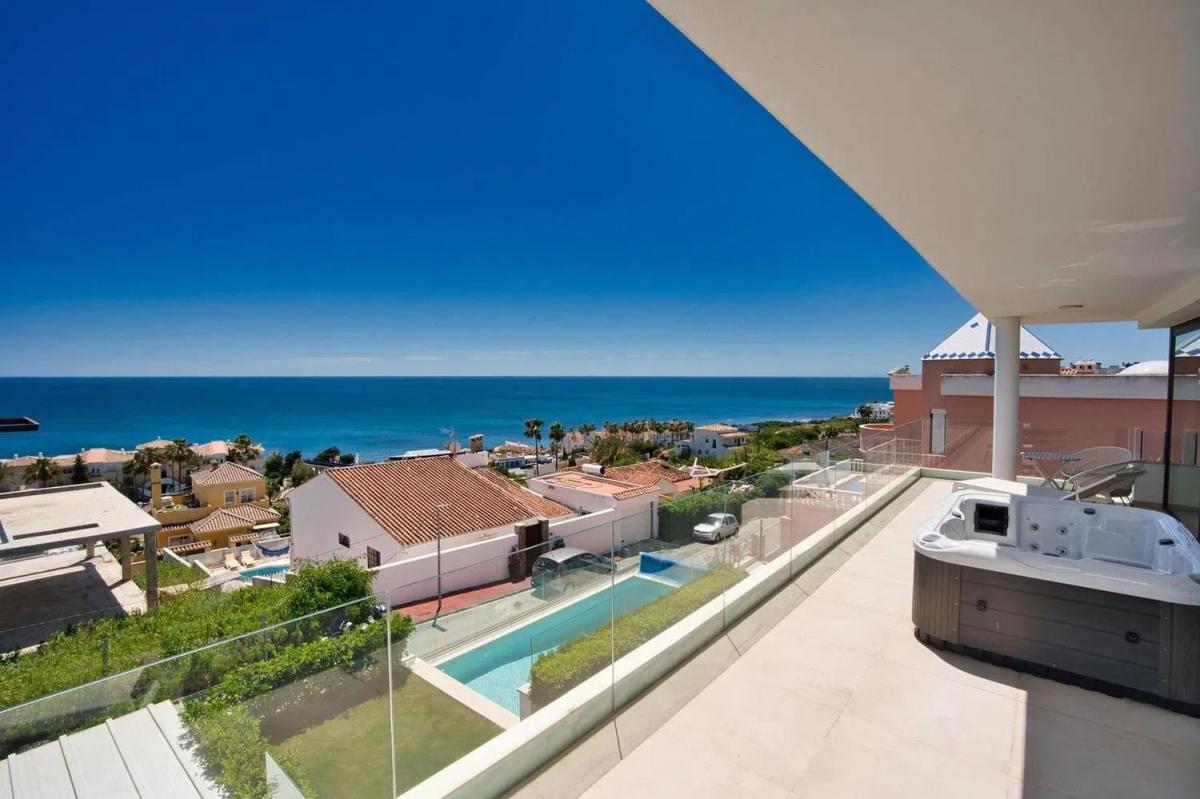 Sale of independent chalet in Barrio Buenas Noches, Estepona
photo 1