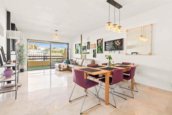 Duplex en venta en Calle Alcaucín, 1, Estepona thumbnail 1