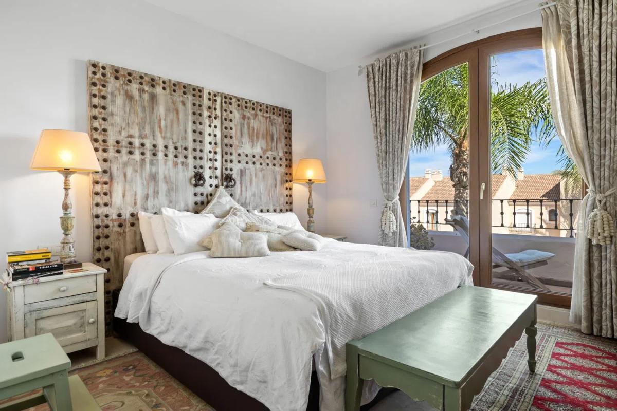 Sprzedaż niezależnego domku jednorodzinnego w  Barrio Paraiso-Barronal, Estepona photo 3