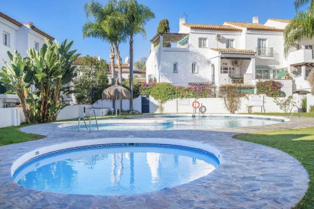Venta de chalet independiente en Barrio Paraiso-Barronal, Estepona
photo 1