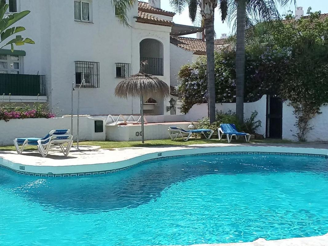 Venta de chalet independiente en Barrio Paraiso-Barronal, Estepona
photo 2