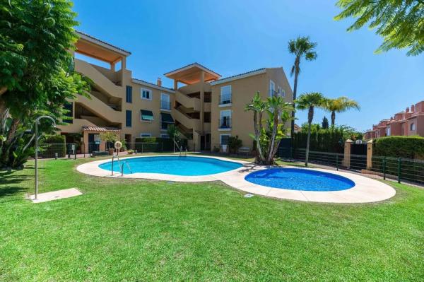 Apartment for sale in  Avenida de los Andaluces, Estepona photo 1