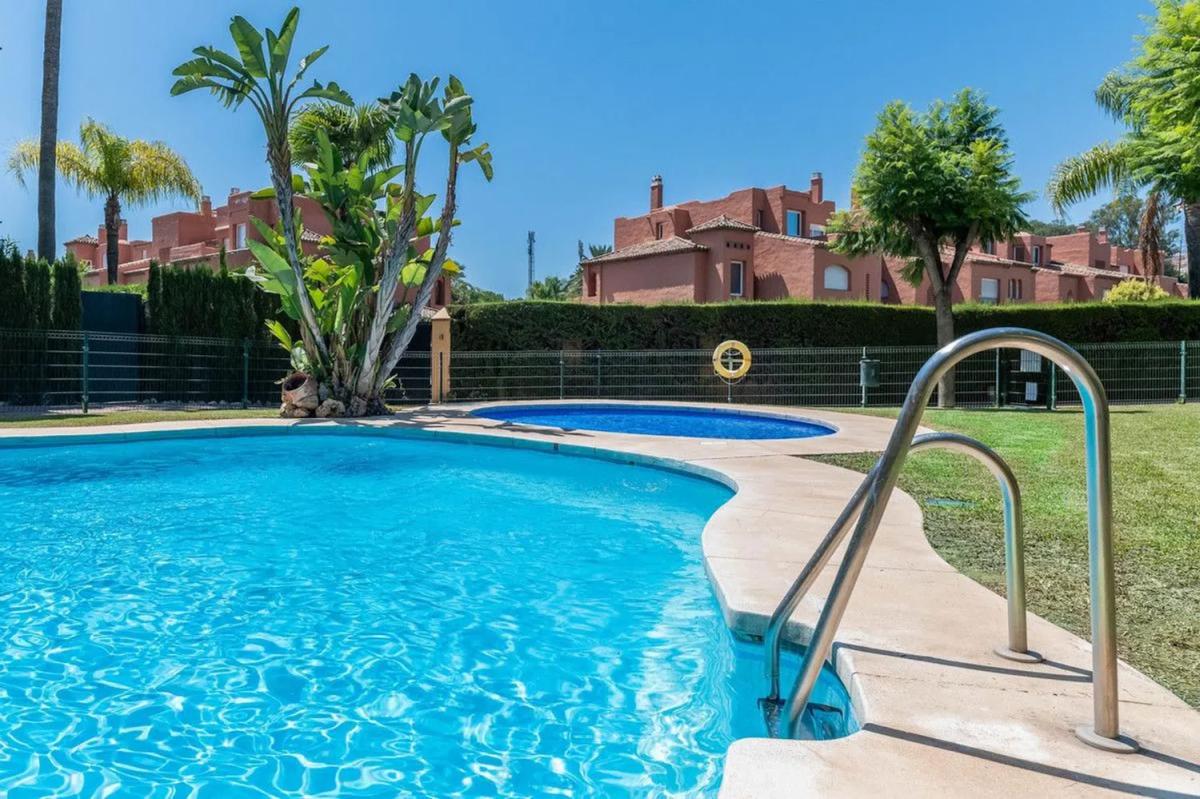 Venta de piso en Avenida de los Andaluces, Estepona
 photo 2