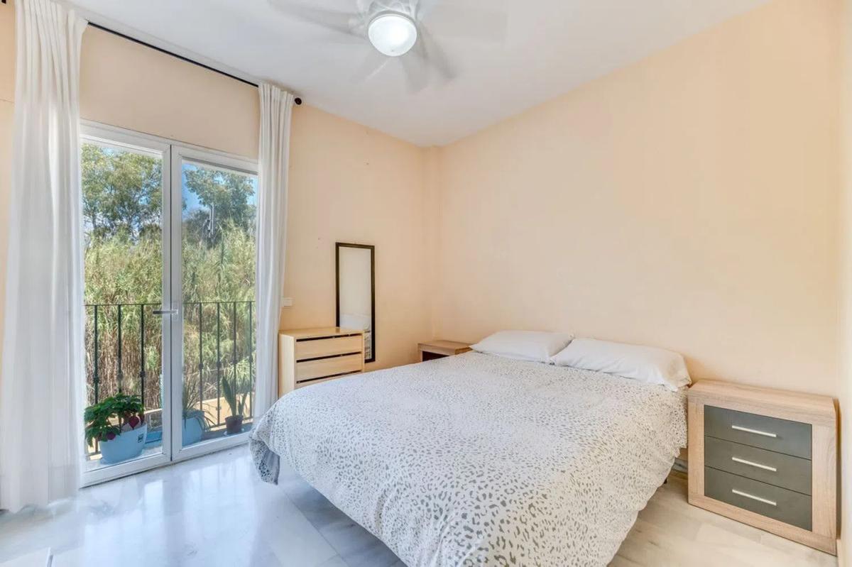 Venta de piso en Avenida de los Andaluces, Estepona
 photo 3