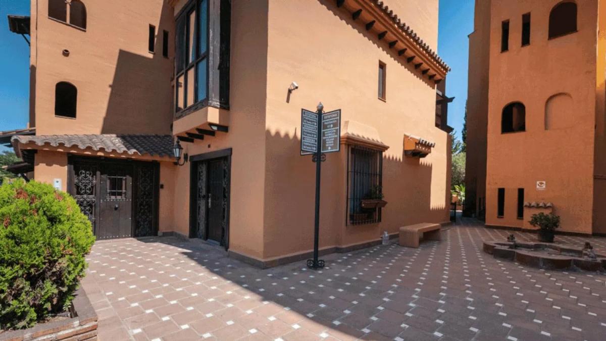 Sale of apartment in Calle de la Rosa, Estepona
photo 1