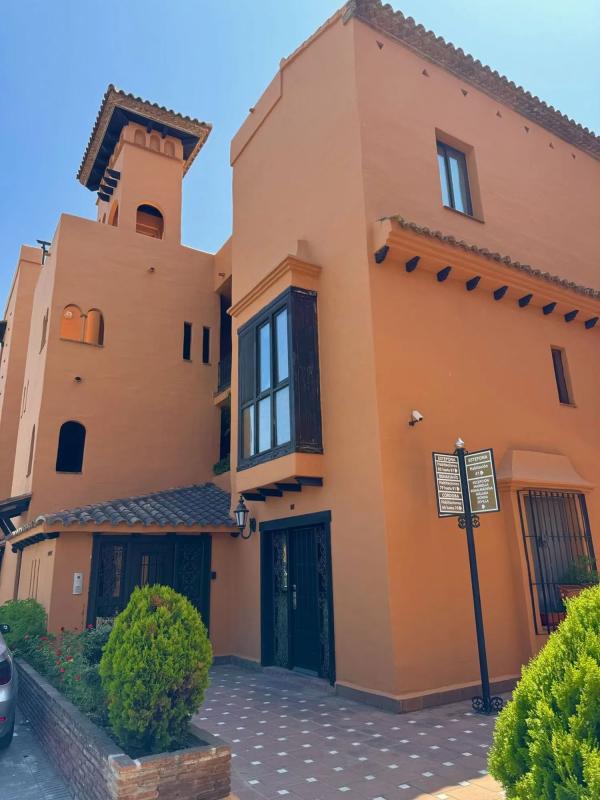 Sale of apartment in Calle de la Rosa, Estepona
photo 2