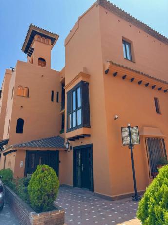 Apartment for sale in  Calle de la Rosa, Estepona photo 2