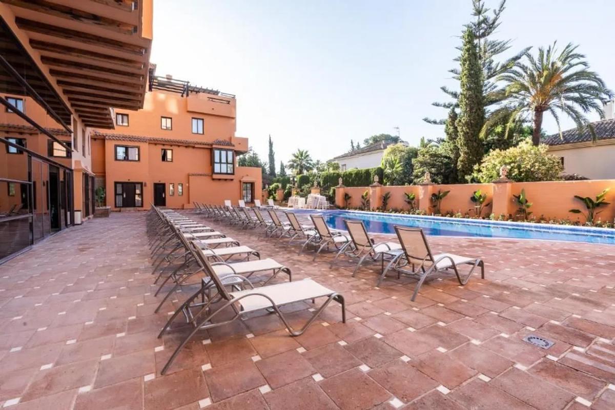 Sale of apartment in Calle de la Rosa, Estepona
photo 3