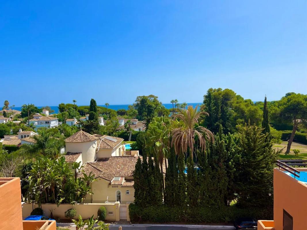 Sale of apartment in Calle de la Rosa, Estepona
photo 4