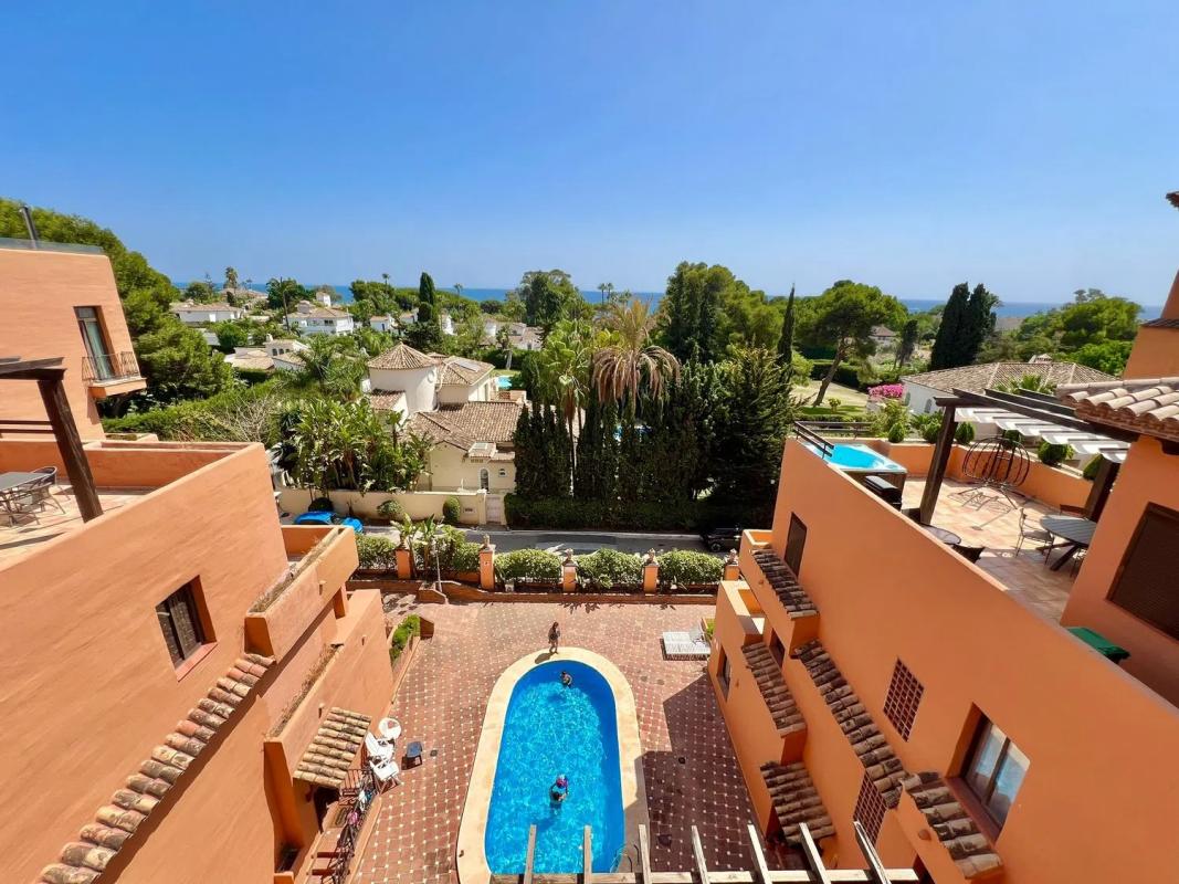 Sale of apartment in Calle de la Rosa, Estepona
photo 5