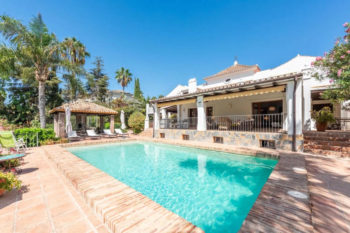Venta de chalet independiente en Barrio Paraiso-Barronal, Estepona
photo 2