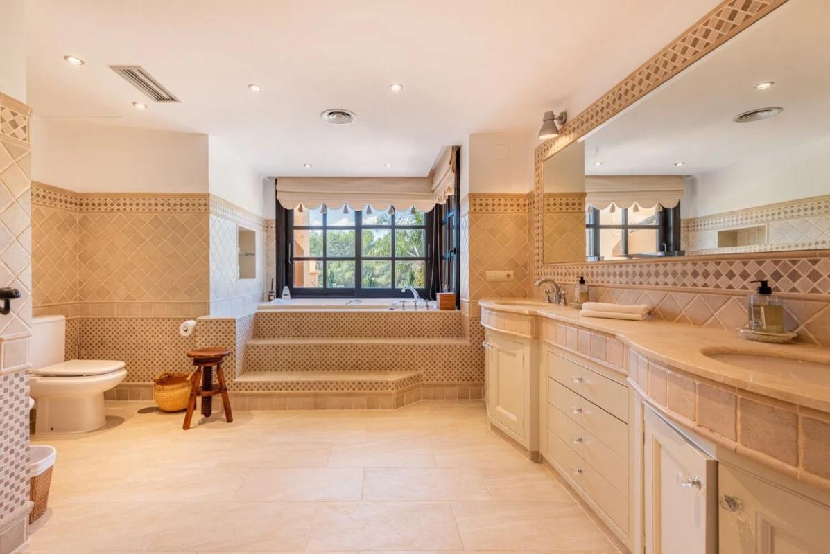 Venta de chalet independiente en Barrio Paraiso-Barronal, Estepona
photo 3