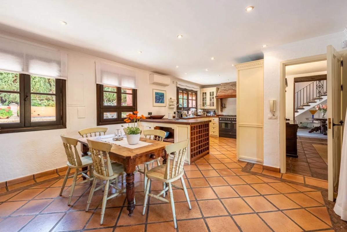 Venta de chalet independiente en Barrio Paraiso-Barronal, Estepona
photo 4