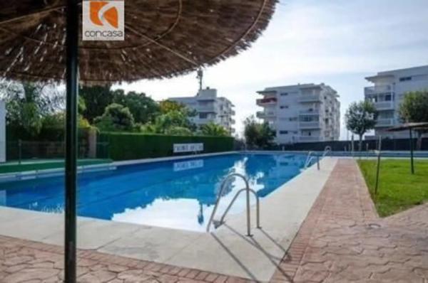 Piso en venta en Avenida Flamenca, Estepona photo 1