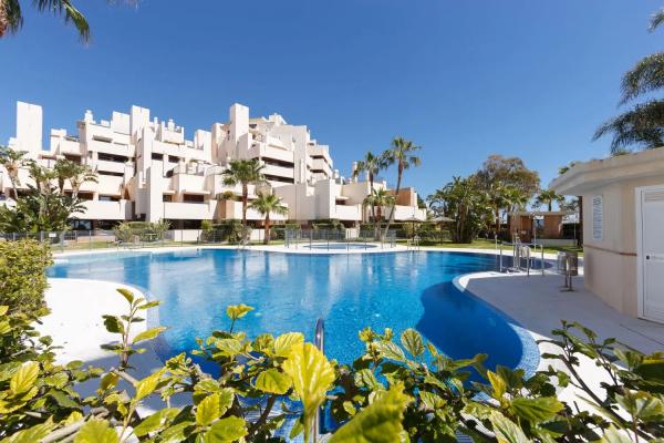 Piso en venta en  Calle del Mare Nostrum, Estepona photo 1