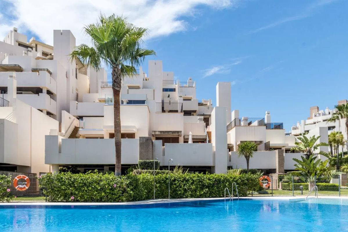 Sale of apartment in Calle del Mare Nostrum, Estepona
 photo 2