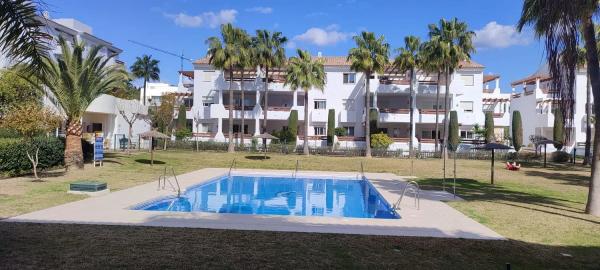 Piso en venta en Calle los Almendros, 1, Estepona photo 1