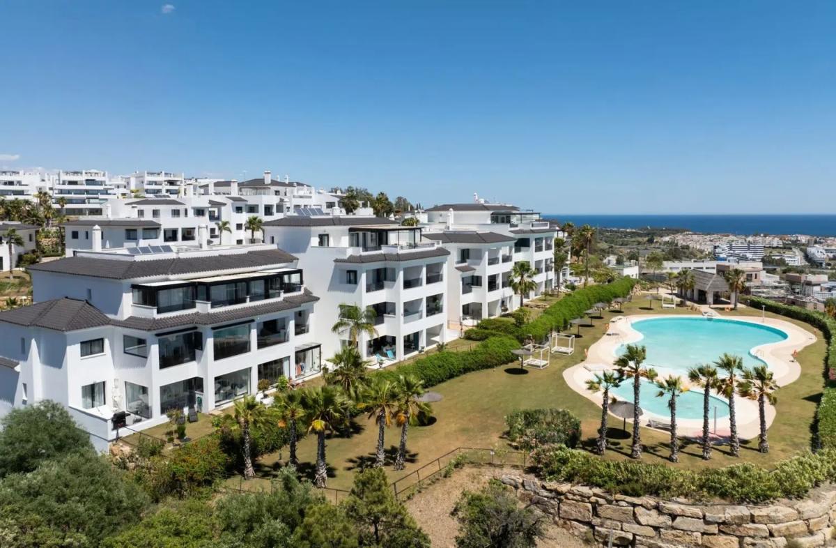 Sale of apartment in Urbanizacion Altos de Estepona, 1 R, Estepona
photo 1