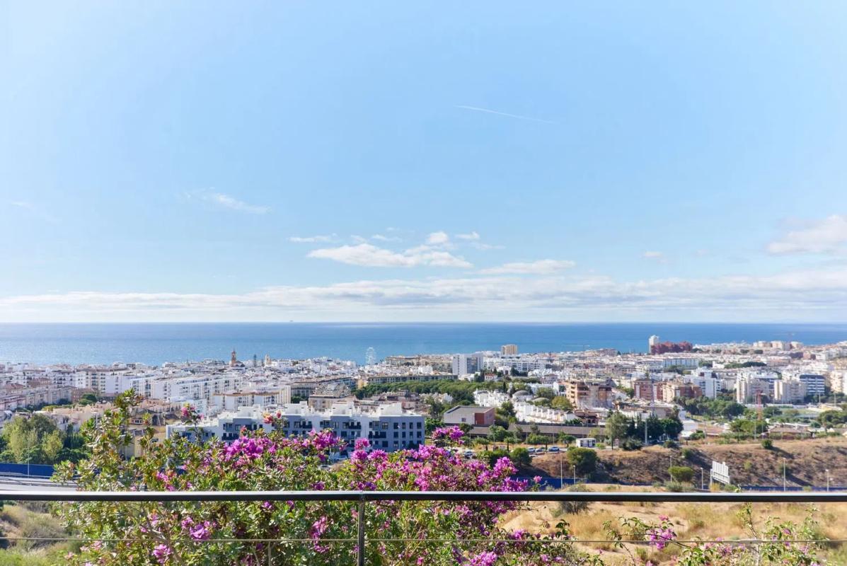Sale of apartment in Urbanizacion Altos de Estepona, 1 R, Estepona
photo 2