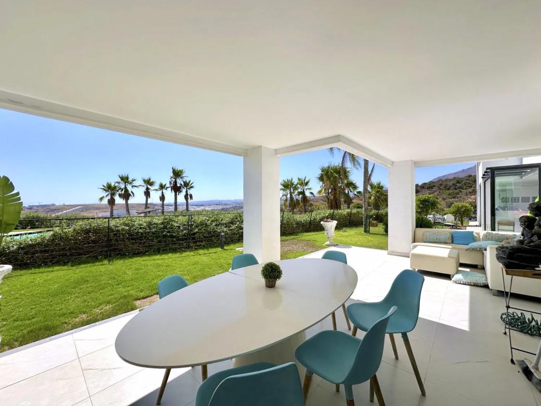 Sale of apartment in Urbanizacion Altos de Estepona, 1 R, Estepona
photo 4