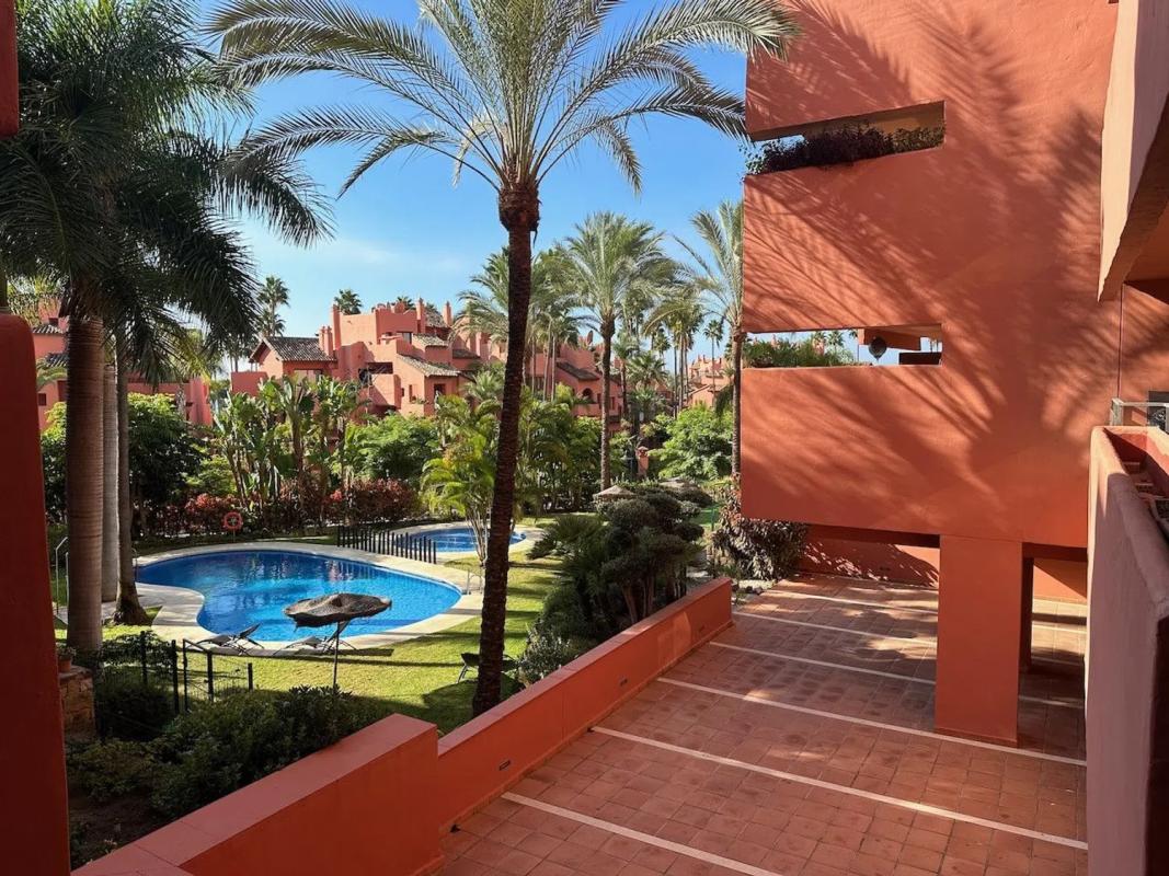 Venta de piso en Barrio Guadalmansa, Estepona
photo 1