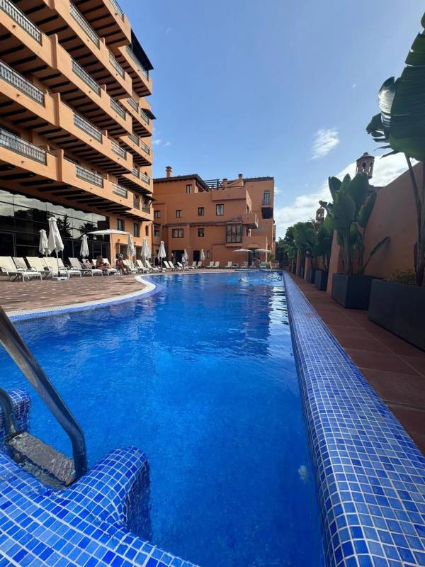 Sale of apartment in Calle de la Rosa, Estepona
photo 1