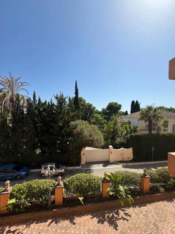 Sale of apartment in Calle de la Rosa, Estepona
photo 3