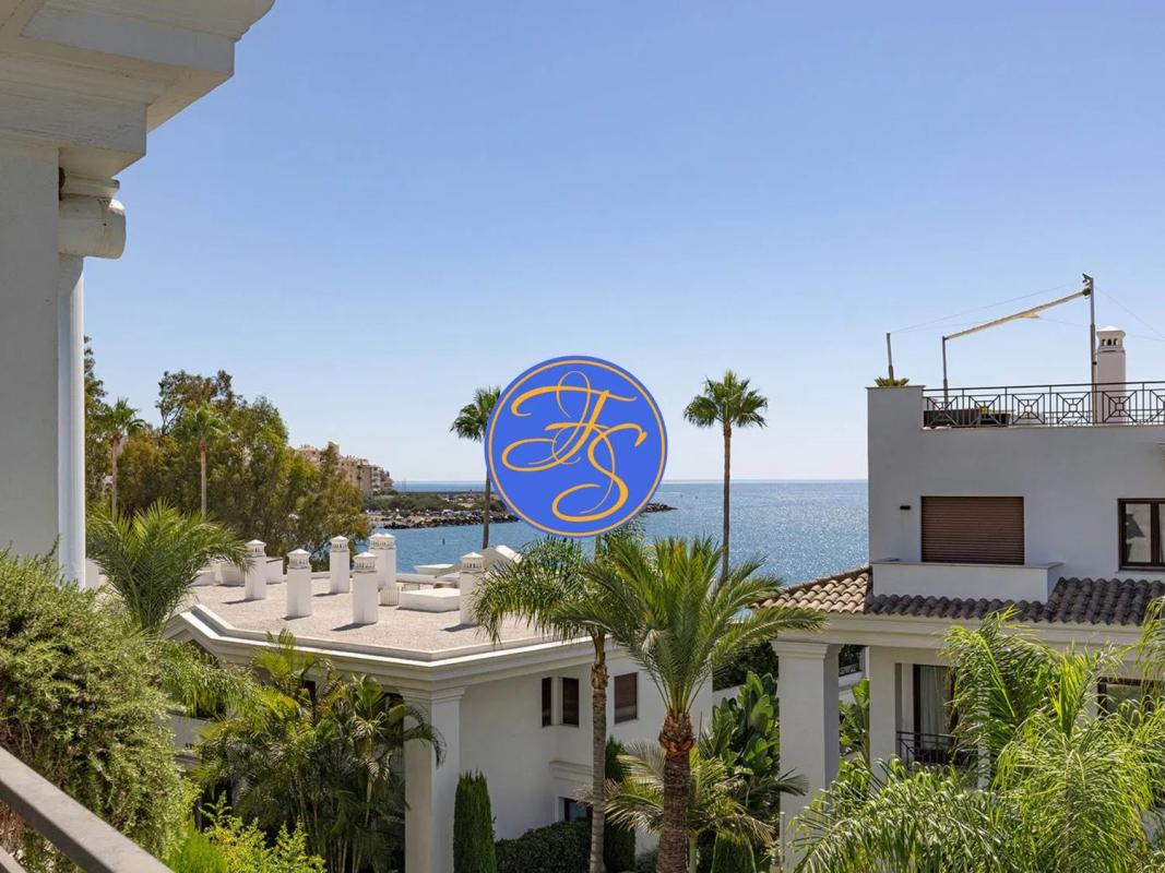 Venta de piso en Avenida del Carmen, 38, Estepona
photo 1