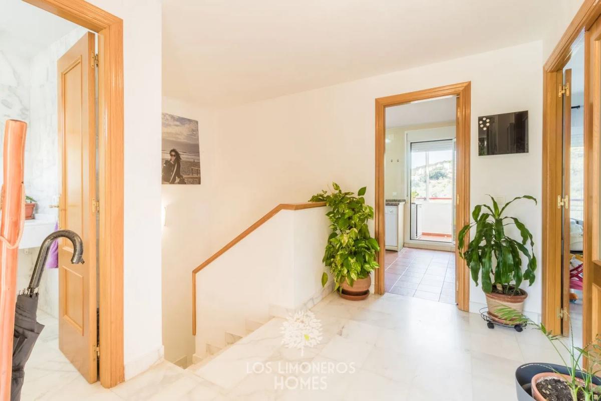 Sale of independent chalet in Calle Moscu, Estepona
 photo 2