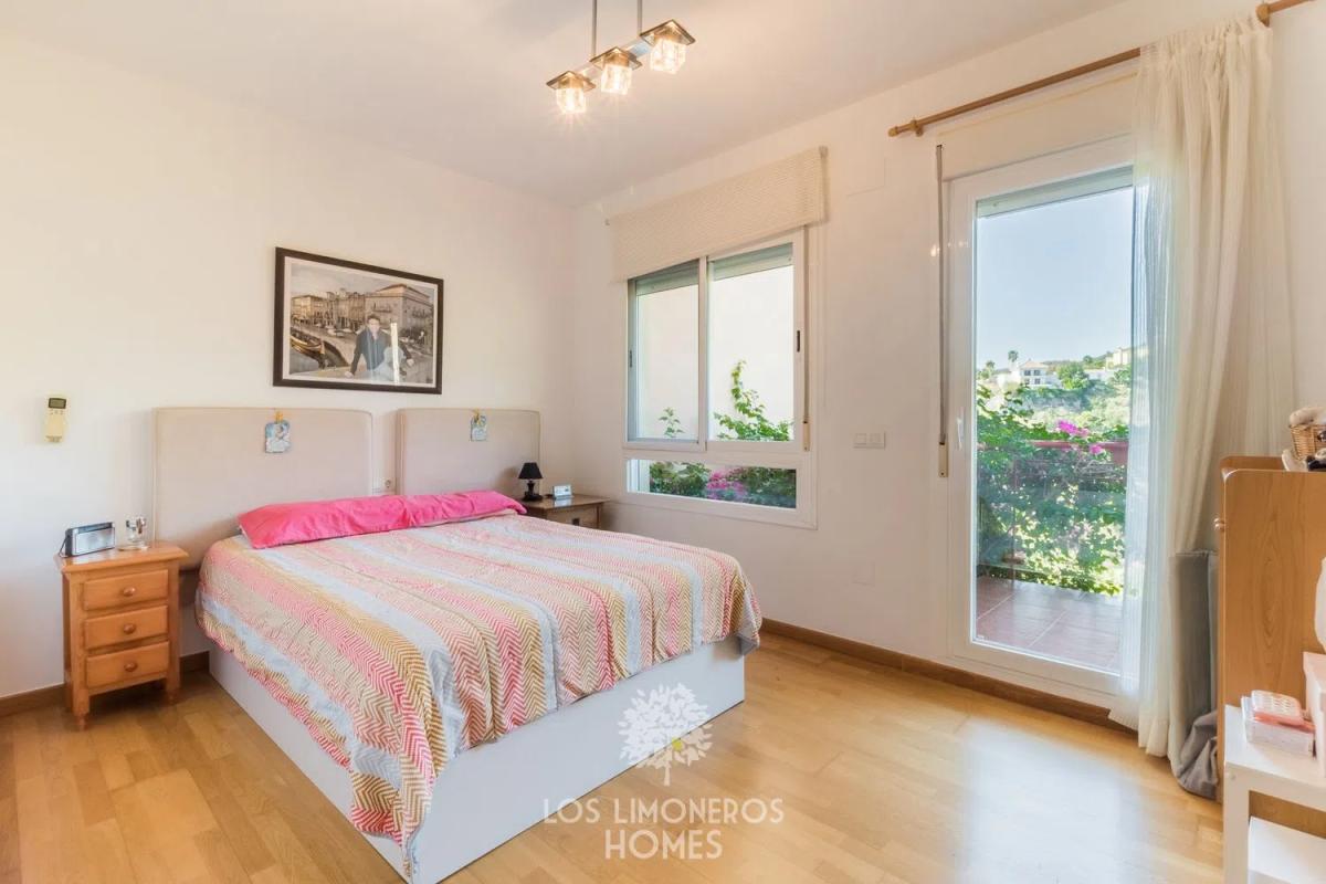 Sale of independent chalet in Calle Moscu, Estepona
 photo 4