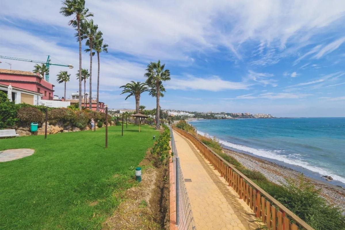 Venta de chalet independiente en N-340, Estepona
photo 1