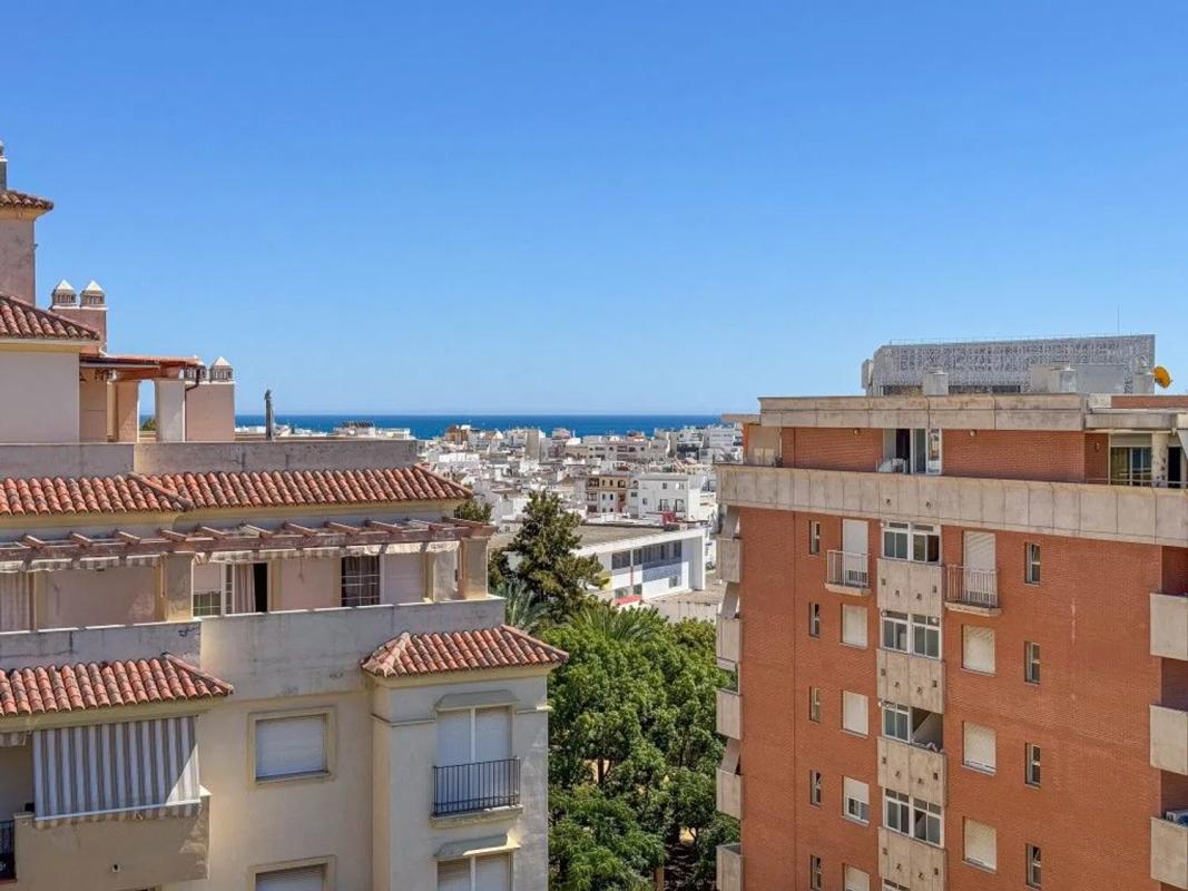 Sprzedaż poddasza w Barrio Parque Central, Estepona photo 3