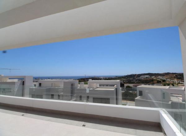 Piso en venta en Calle del Agua, Estepona photo 1