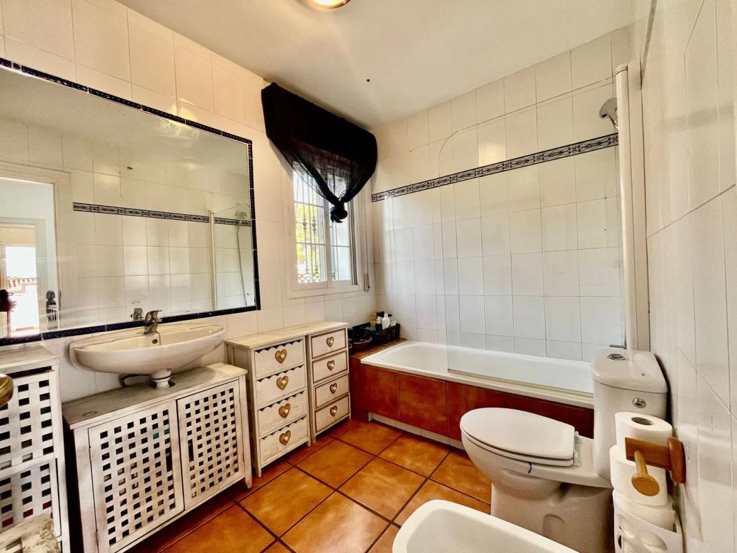 Sale of independent chalet in Montebiarritz, Estepona
photo 4