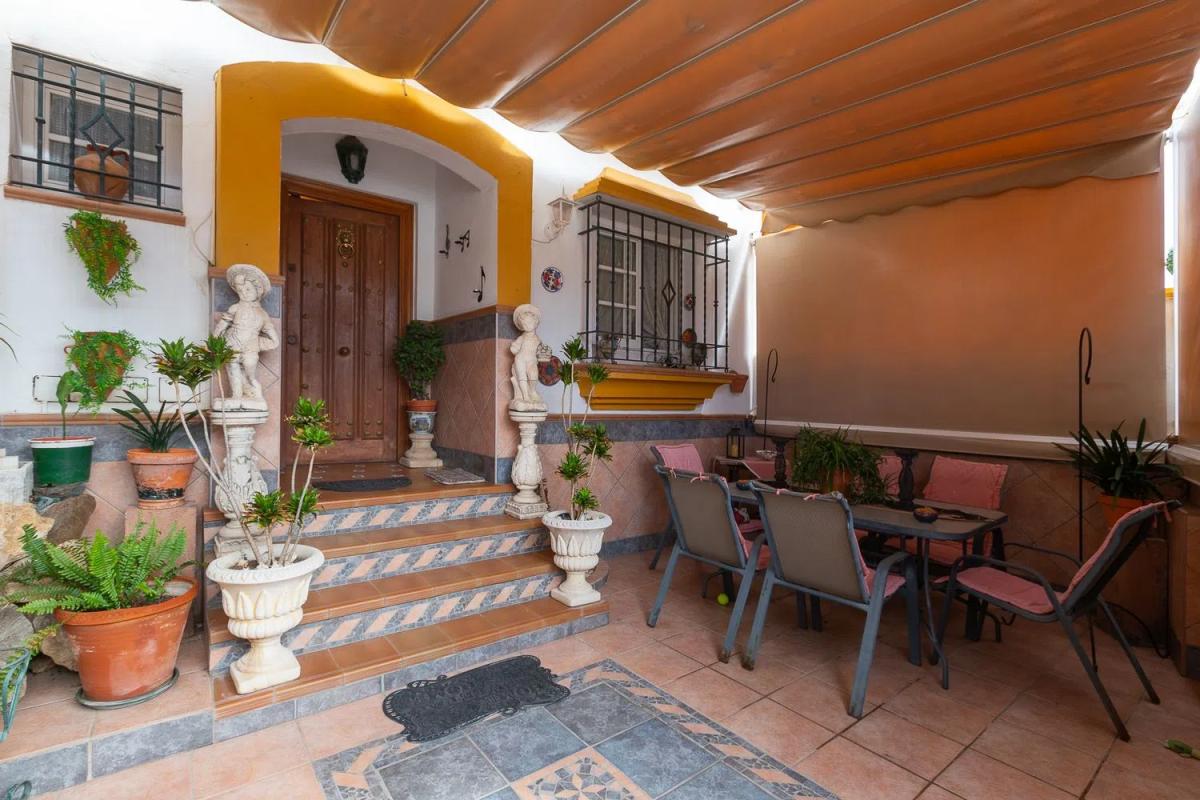 Sprzedaż niezależnego domku jednorodzinnego w Calle Estebbuna, Estepona photo 1