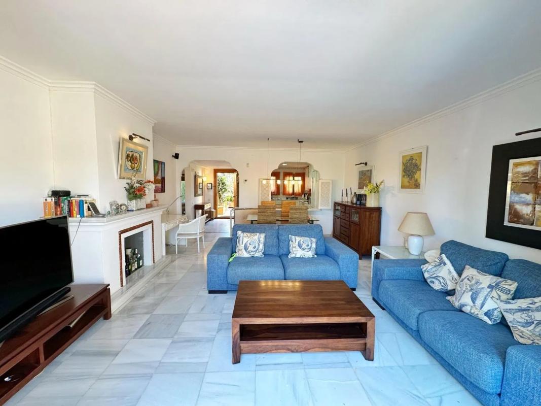 Venta de piso en Via del Mediterráneo, Estepona
photo 3